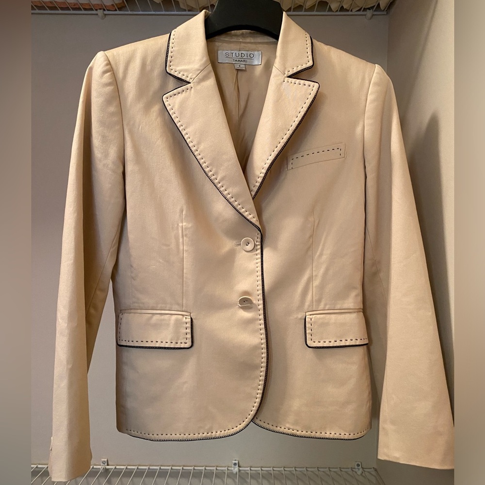 Studio Tahari size 8 tan blazer and skirt with beautiful decorative stitching - Picture 4 of 14